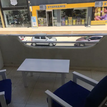 Modern In Town Centre * פאפוס